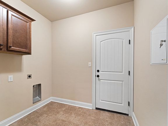 4th image of 782 Serpentine Dr