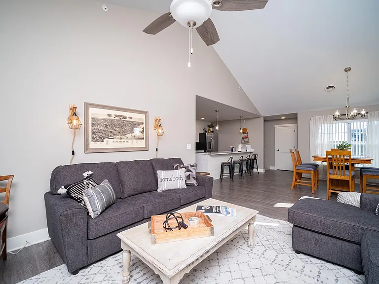 3132 Shanes Way — Photo 4