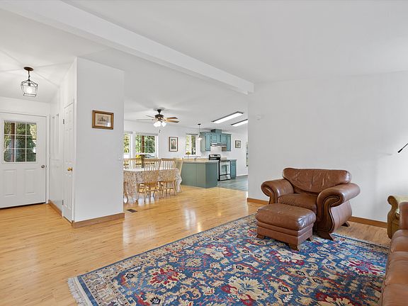 5th image of 2347 N Chinook Ln