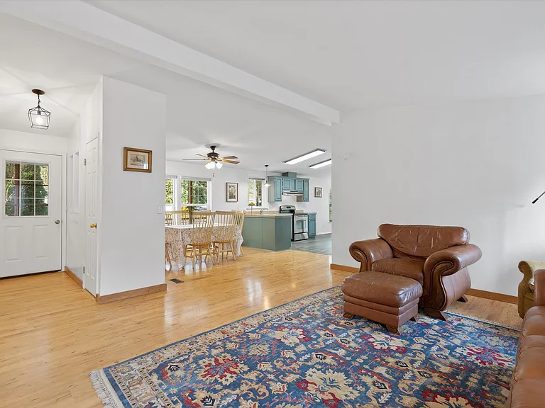 2347 N Chinook Ln — Photo 5