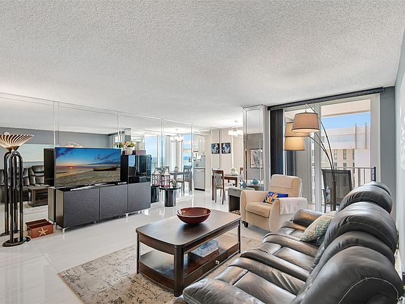 4th image of 1010 S Ocean Boulevard #LPH15