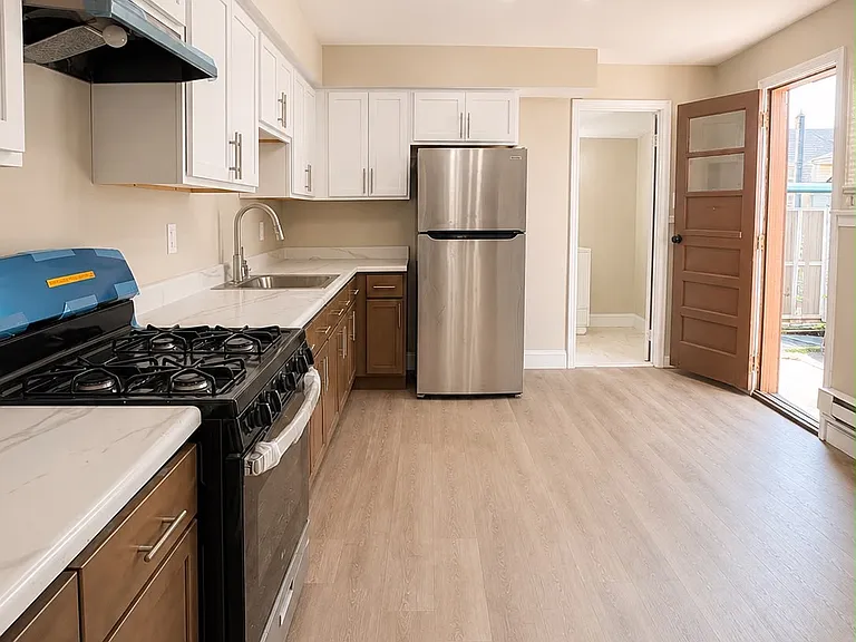 22 Leland Ave — Photo 5