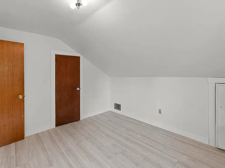 826 Riverside Dr — Photo 10