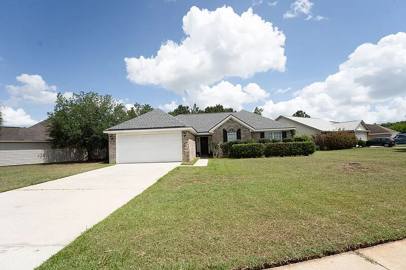 3 bed, 2.0 bath, 1343 sqft, $1,850 — Photo 3