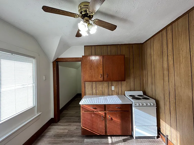 725 Werle Ave — Photo 3