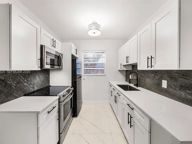 410 Euclid Ave #11 — Photo 2
