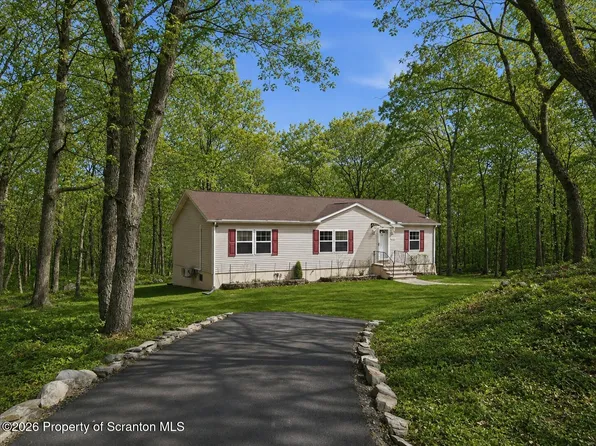 3124 Bluebird Dr, Bushkill, PA 18324