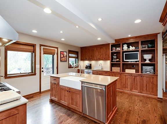 4th image of 6233 N Forest Glen Ave