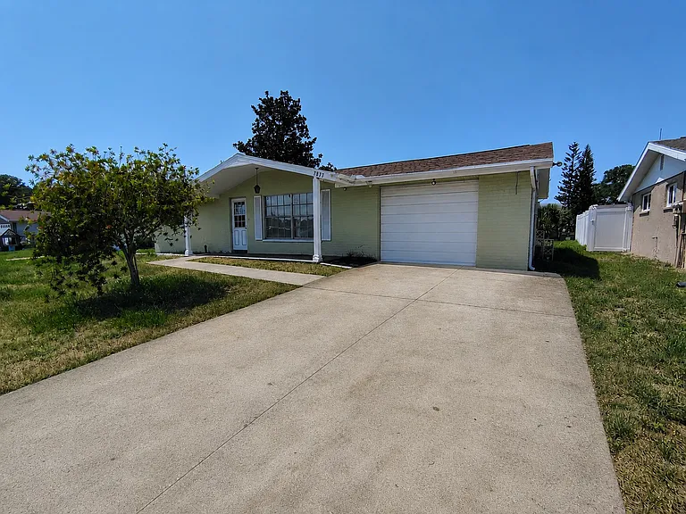 7833 Cayuga Dr — Photo 1