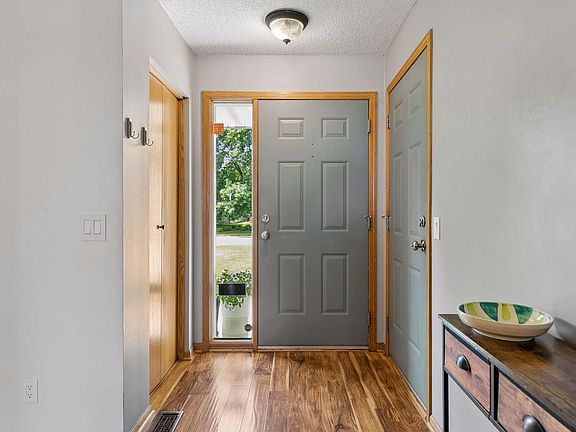 5th image of 1049 Bonnieview Dr