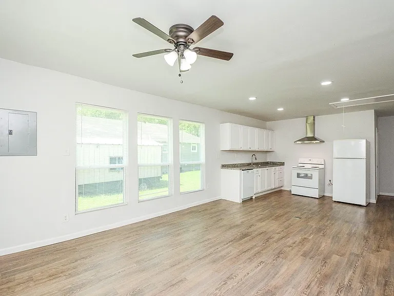 3013 Brackenridge St — Photo 7