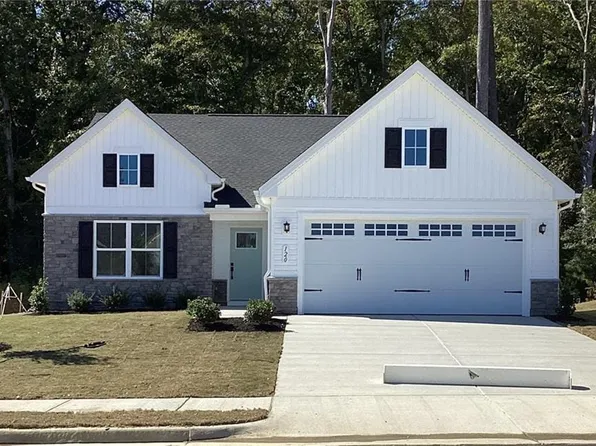 120 Martha Washington Pkwy, Williamsburg, VA 23185