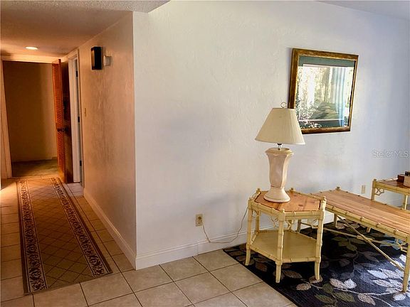 5th image of 3033 Camelot Dr #303