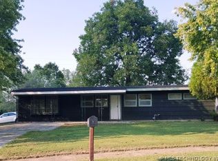 401 NW Meadowbrook Ln, Bartlesville, OK 74003