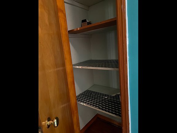 4th image of 106 Kent St #1