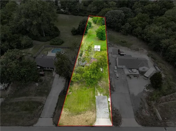 1704 S State Route 291, Independence, MO 64057