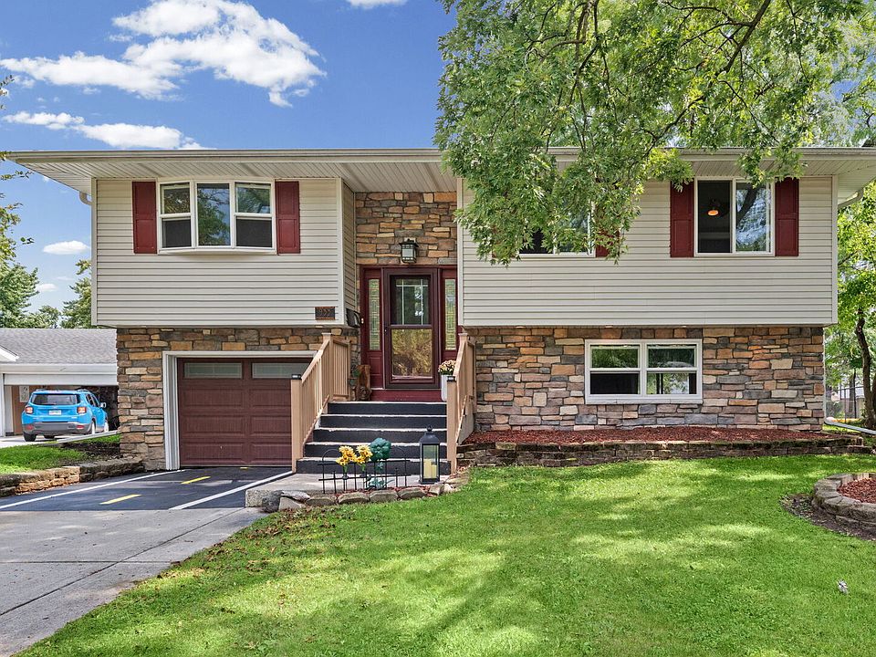 1st image of 933 Webster Ln