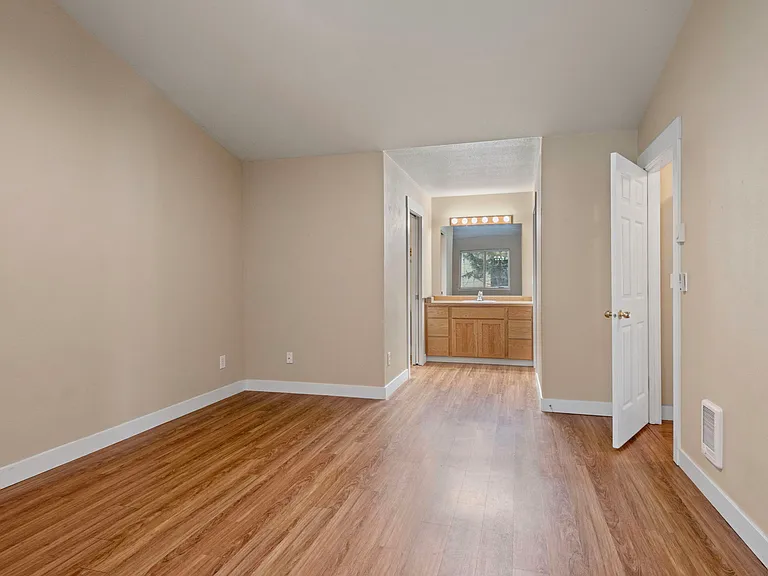 973 E Cascade Ave — Photo 8