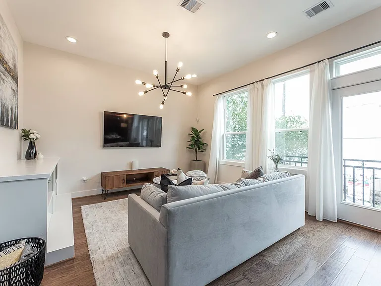 605 Middle St — Photo 10