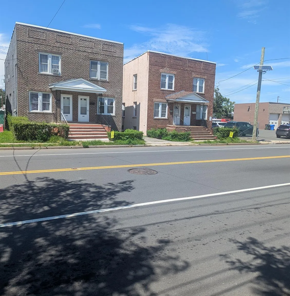 3 bed, 1.0 bath, 1050 sqft, $3,000 — Photo 1