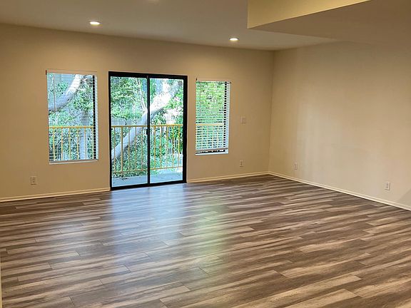 3rd image of 857 S Plymouth Blvd #203