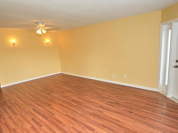 4th image of 443 SW Lakehurst Dr