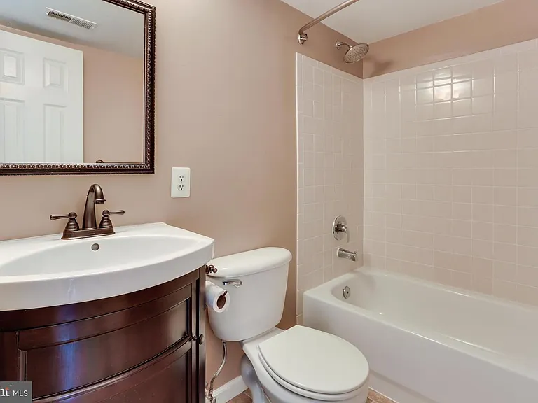 1615B N Van Dorn St #B — Photo 16
