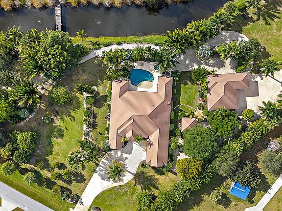 4th image of 709 SW Imperial Drive