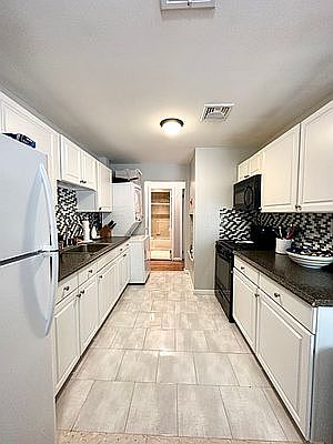 3rd image of 405 Vineland Ave Floor 1