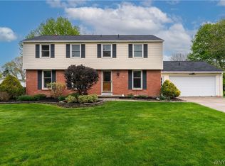17 Fox Chapel Ct, Williamsville, NY 14221