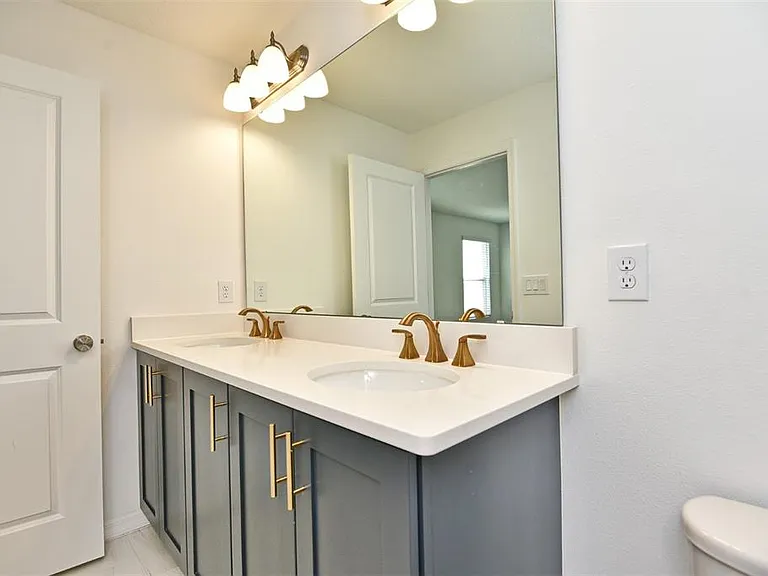 2948 Voyager Ave — Photo 18