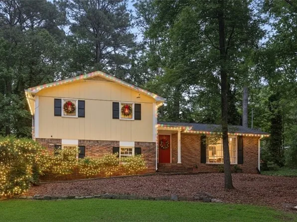 358 W Wind Dr SW, Lilburn, GA 30047