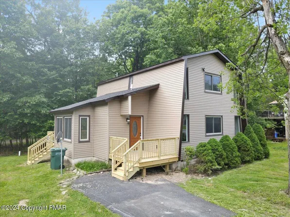224 Greenbriar Cir, Tobyhanna, PA 18466