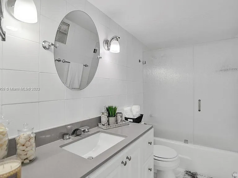 5161 Collins Ave #412 — Photo 21