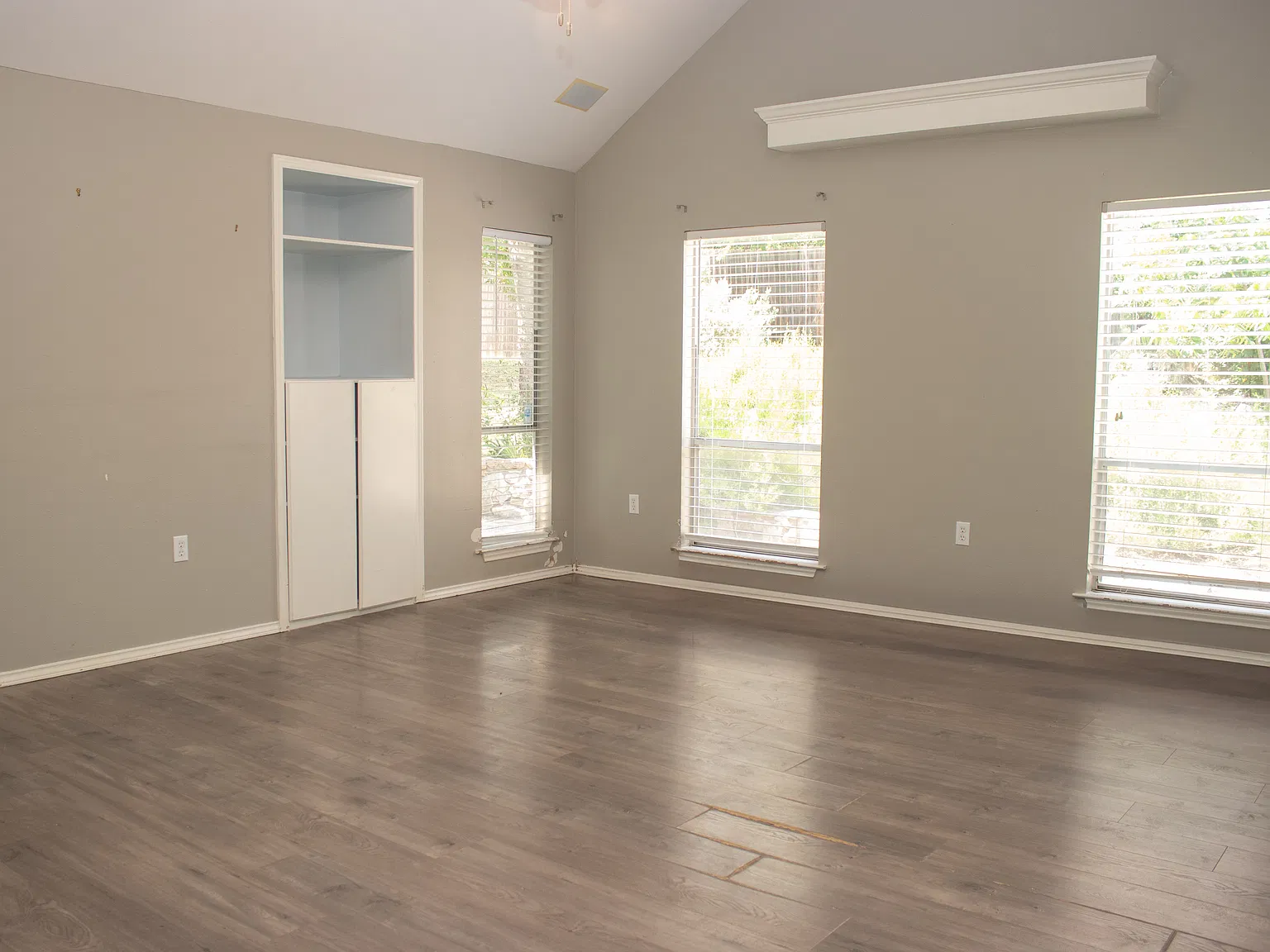 6 bed, 3278 sqft, $500 — Photo 4