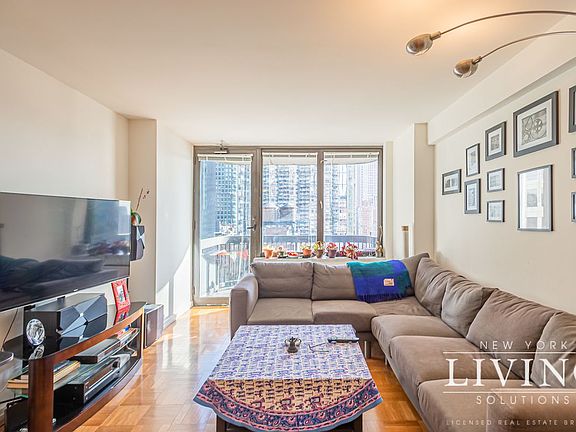 3rd image of 235 W 56th St APT 16G