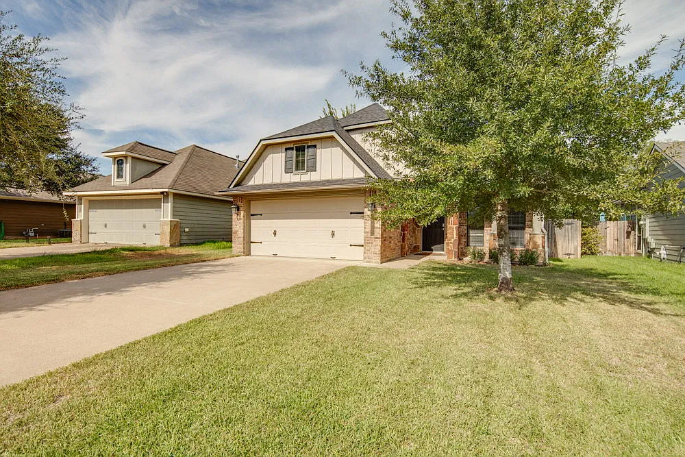 3 bed, 2.0 bath, 1415 sqft, $2,200 — Photo 2