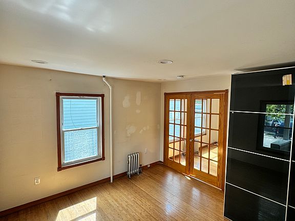 2nd image of 198 Forest St Floor 1