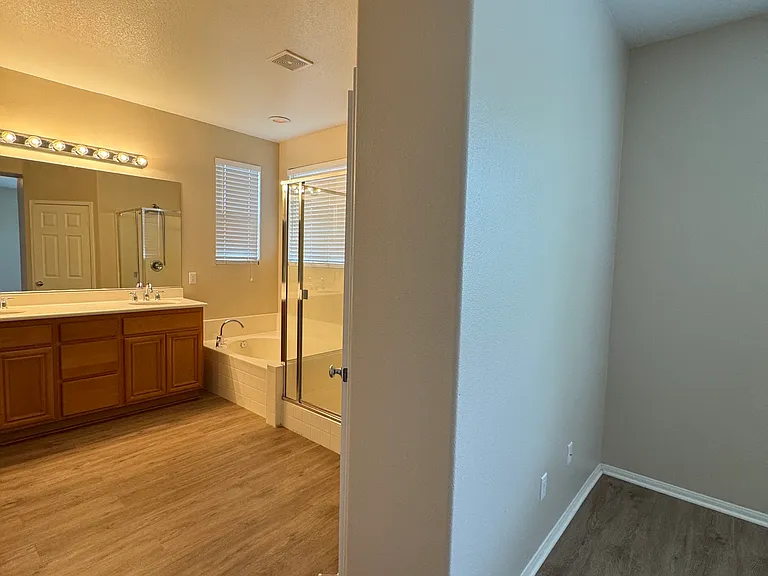 28512 Plymouth Way — Photo 36