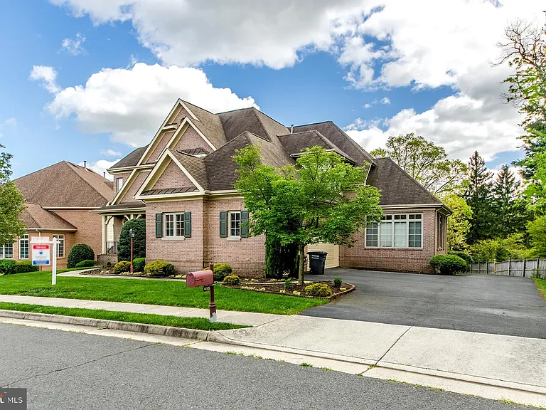 9005 Edgepark Rd — Photo 2