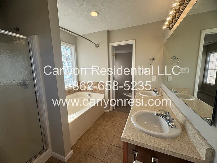 109 Hayes Ct — Photo 10