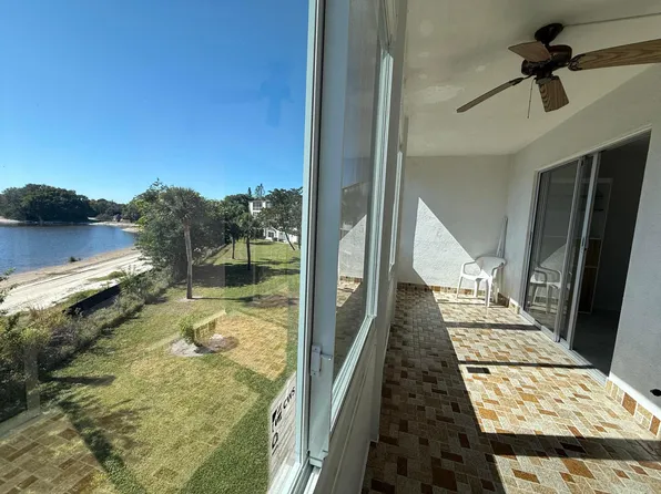 313 Greenbrier B, West Palm Beach, FL 33417