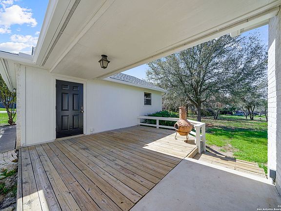 5th image of 5849 Circle Oak Dr.