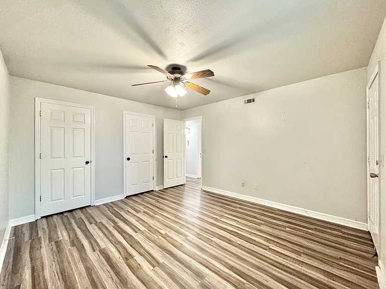 884 W Holly St #12 — Photo 10