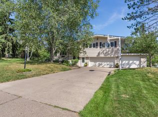 622 Valley Dr, Duluth, MN 55804