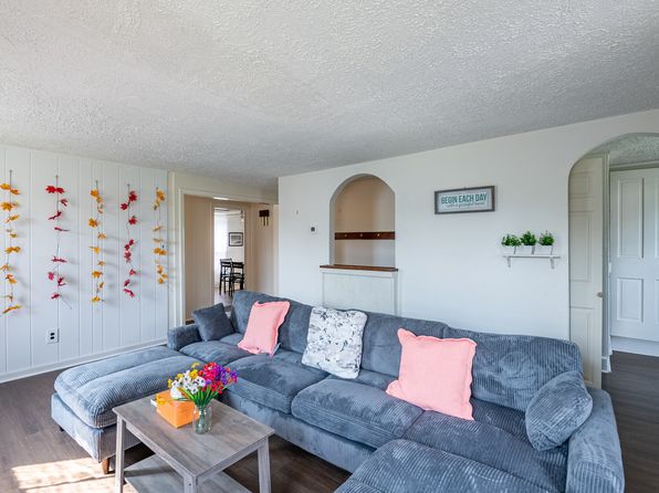 11 Maple Ave FLOOR 2
