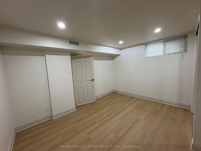 121 Lupin Dr #2 — Photo 9
