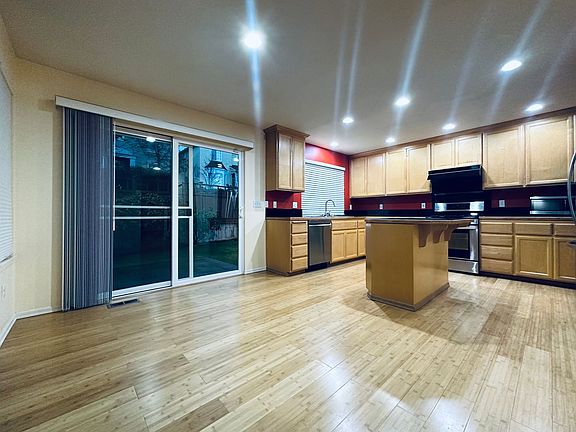 4th image of 1750 14th Ave NE