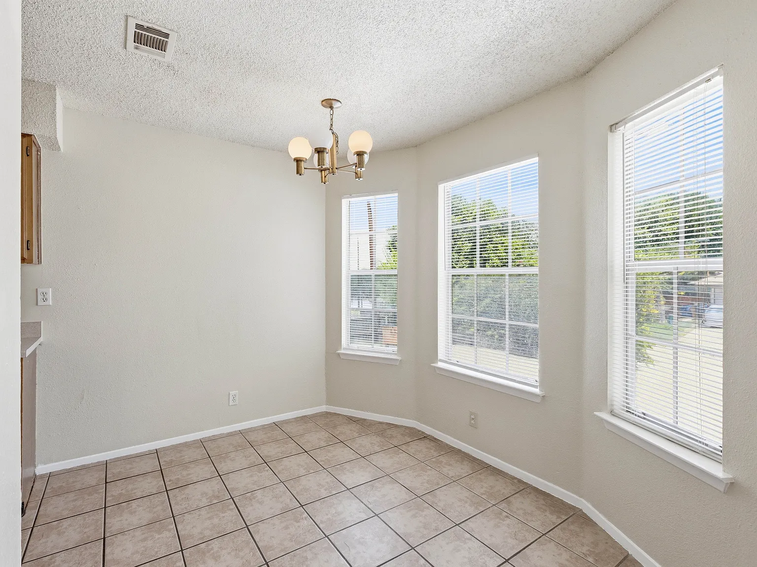 2 bed, 2.5 bath, 1023 sqft, $1,295 — Photo 2
