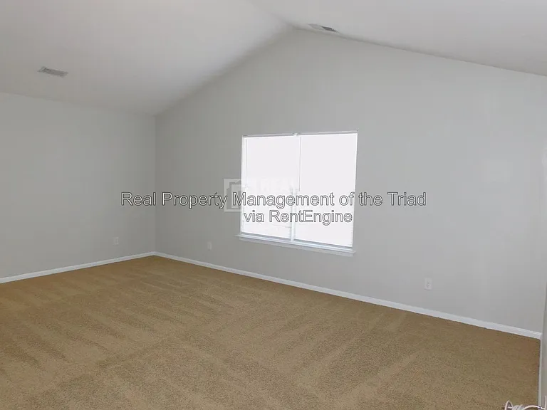 8 Rockport Ct — Photo 6